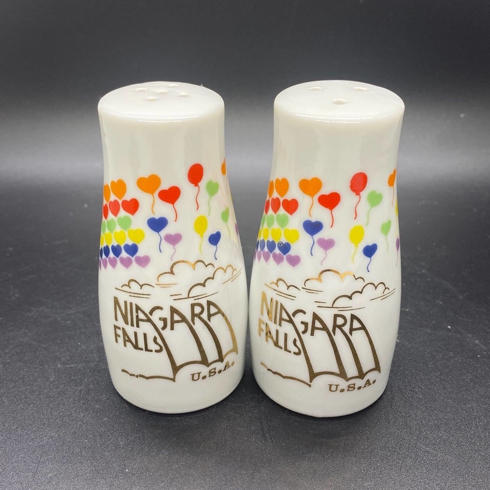 Hearts Rainbow Niagara Falls USA Vintage 80's Ceramic Salt and Pepper Set Japan